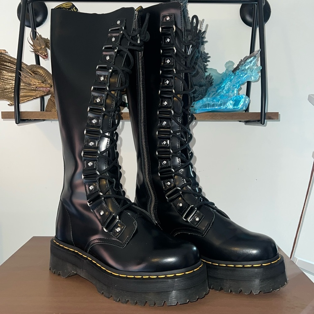 HTF Dr. Martens 1B60 Britain XL Buttero